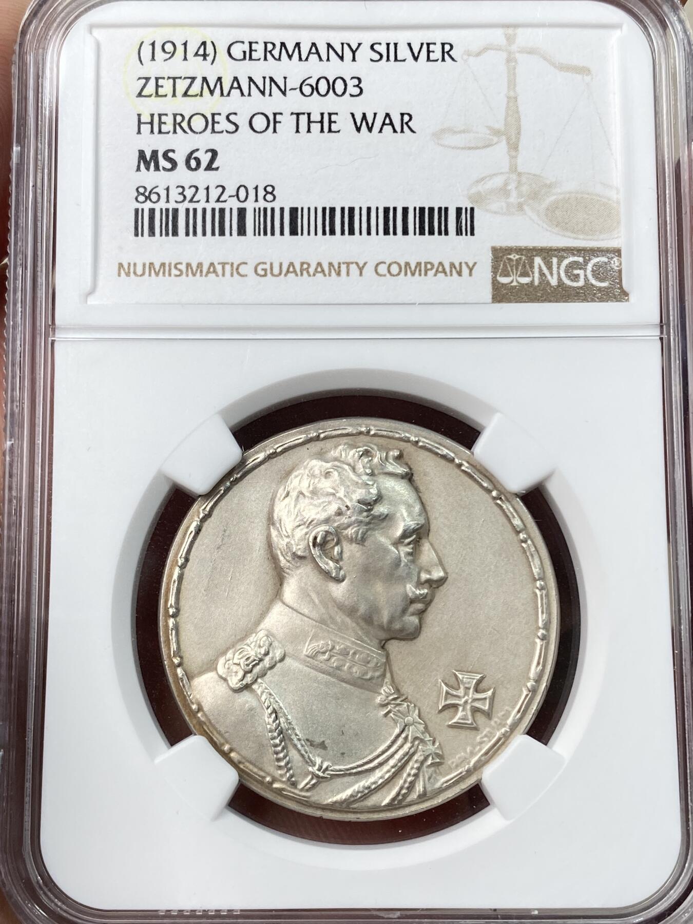 万国钱币拍卖第055期 NGC MS62 1914年德国威廉二世一战期间授予士兵铁十字勋章纪念银章 罕见帝国人物细致刻画铁十字授予场景 