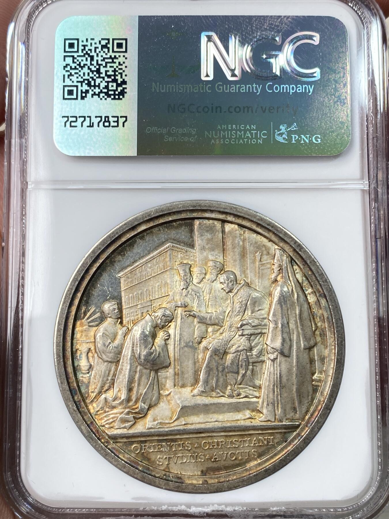 万国钱币拍卖第055期 NGC MS64 1918年梵蒂冈教皇国本笃十五世会见东方信徒纪念大银章 超高浮雕场景记录 淡彩虹彩包浆喷砂质感