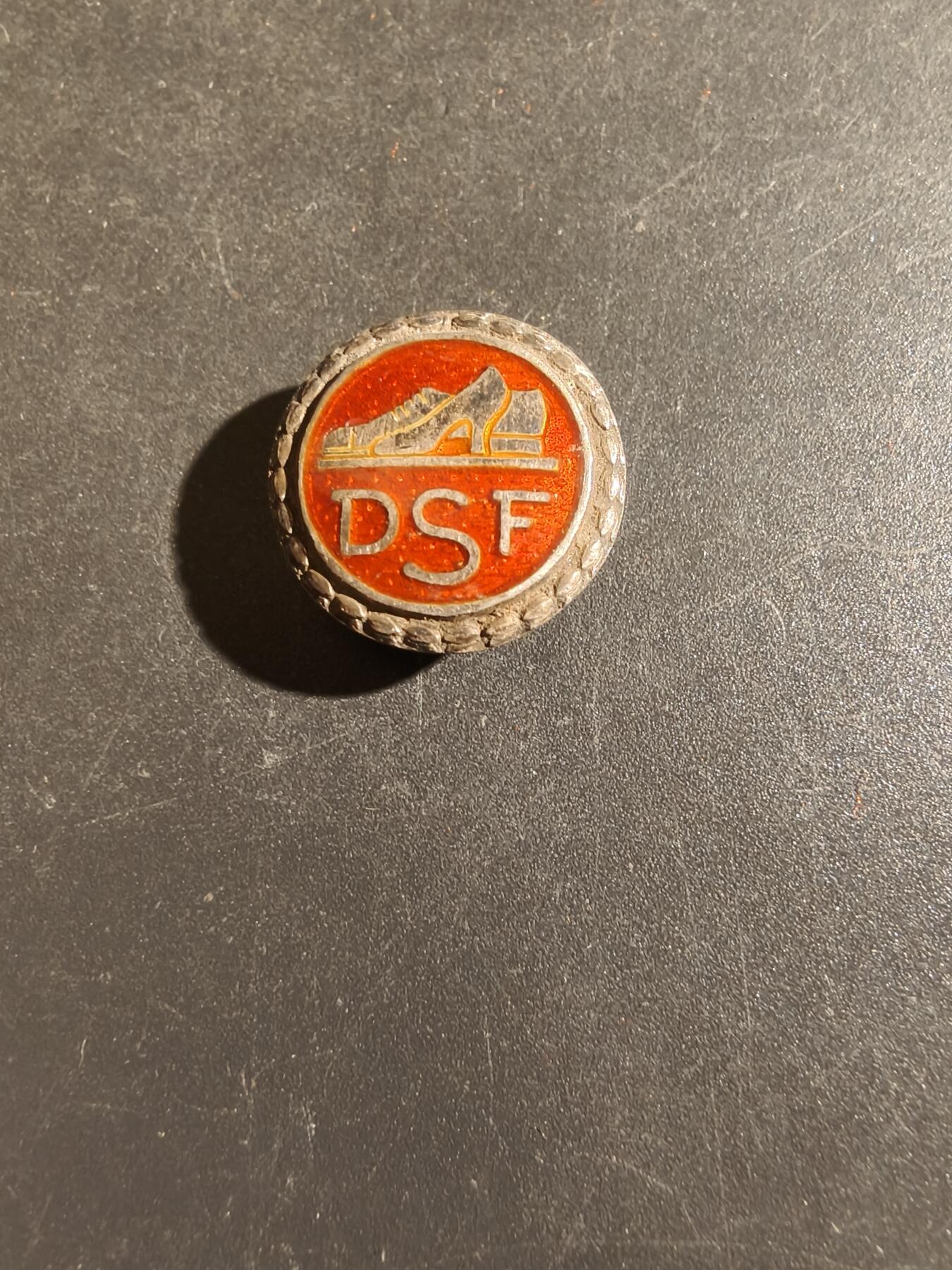 老王徽章第163期 13-15日三场连拍 16日统一发货  13、14日结束后可寄存 东德体育运动管理协会徽章