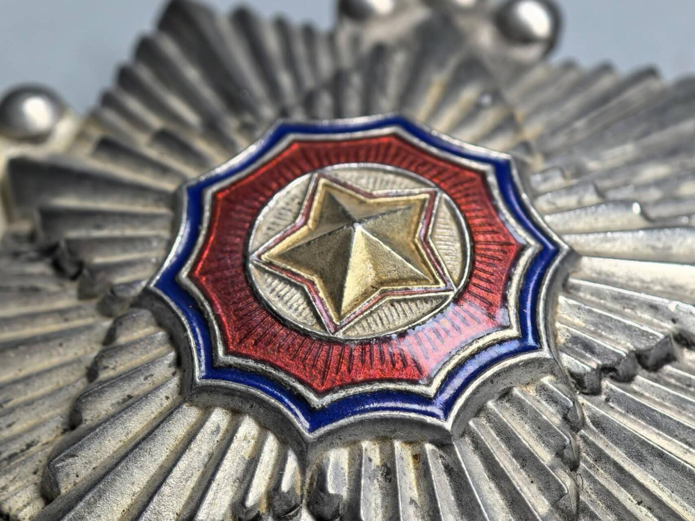 小驴勋章奖章收藏11月15日周六晚五点拍卖（珍爱和平，收藏战争，铭记历史，勿忘国耻，忠党爱国。有偿代拍，送拍规则在简介最后，参拍须阅读规则后再参拍，关系到运费包装发货时效真假辨别等关键信息，拍卖时不再发原图，看大图店主微信码在拍卖店铺介绍里）