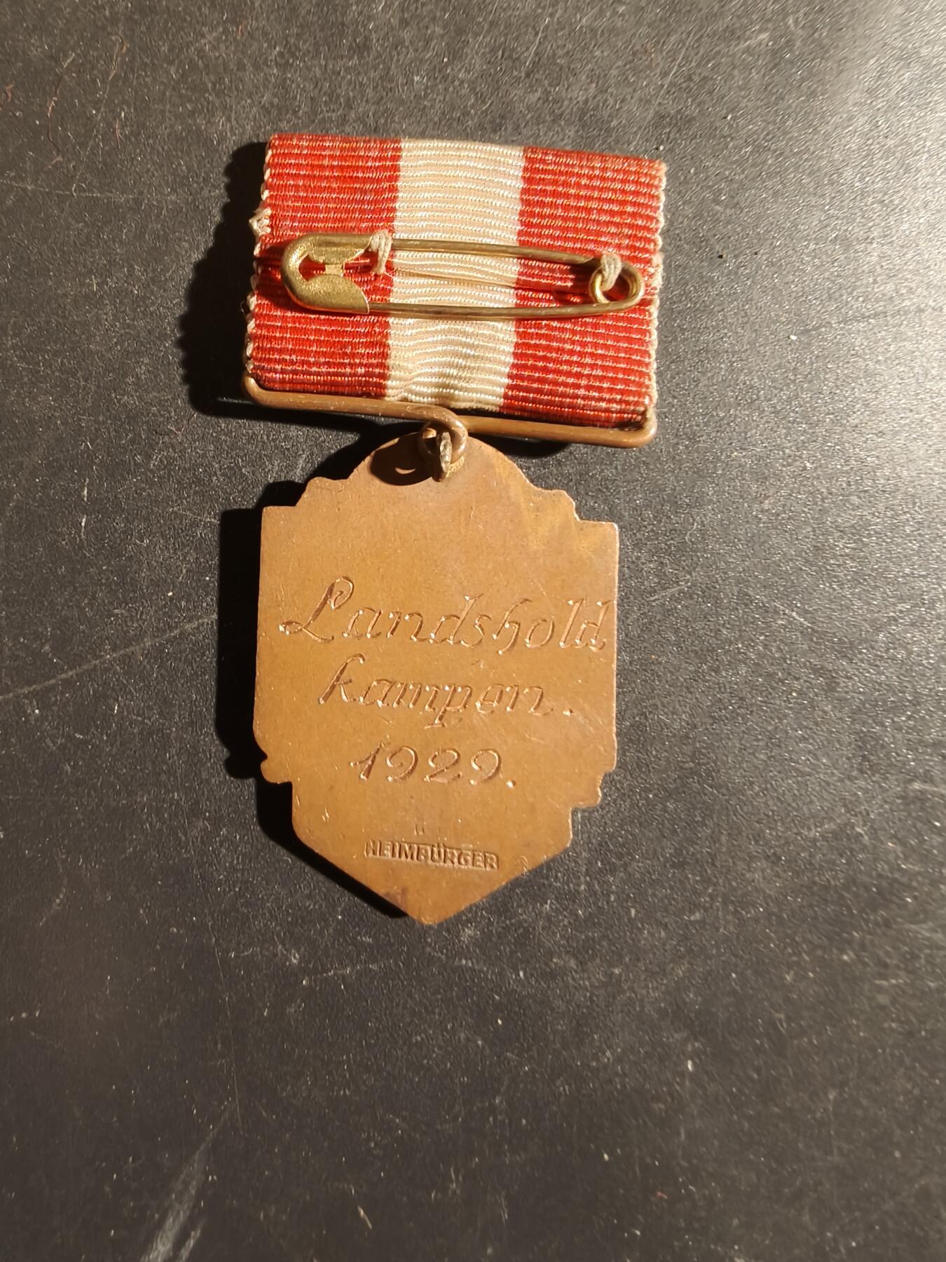 老王徽章第163期 13-15日三场连拍 16日统一发货  13、14日结束后可寄存