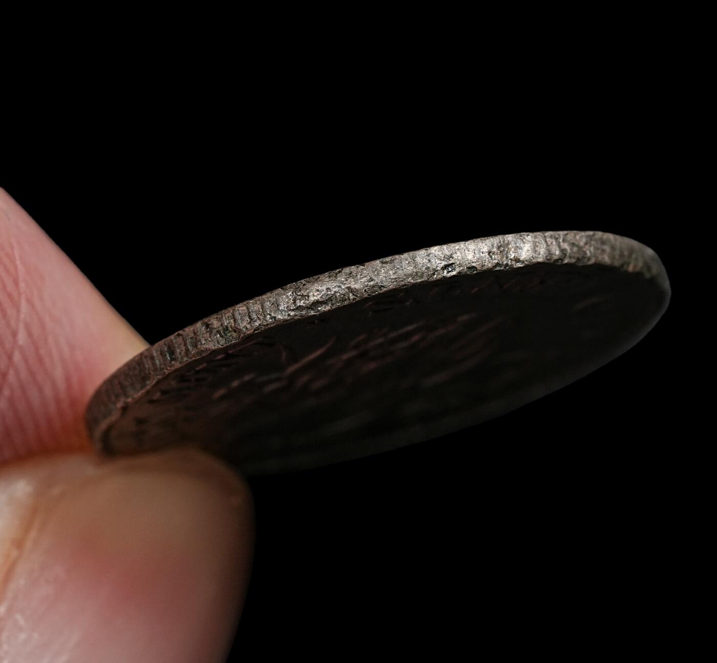 修遠堂世界钱币第九十三期 丹属西印度银币铜币各一枚 腐蚀或磕碰划痕 品差