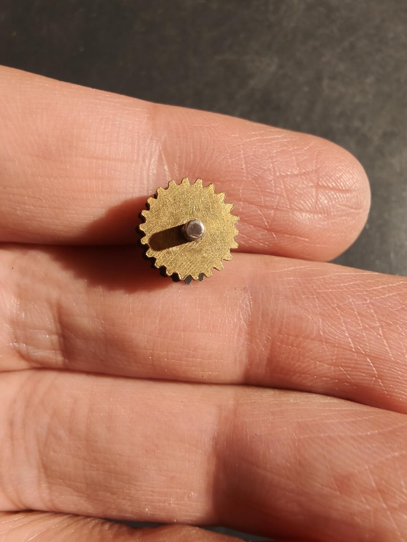 老王徽章第163期 13-15日三场连拍 16日统一发货  13、14日结束后可寄存 丹麦国际扶轮会证章    925银珐琅    1.5g