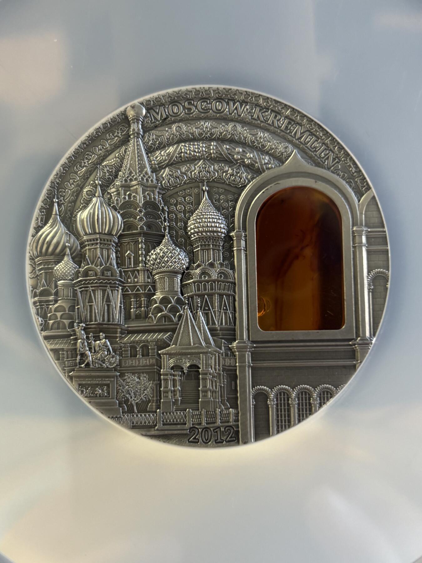 第182期拍卖 帕劳 2012年 琥珀屋第四组-克林姆林宫镶琥珀仿古银币 NGC-MS70带原证书，2盎司，999银，发行999枚