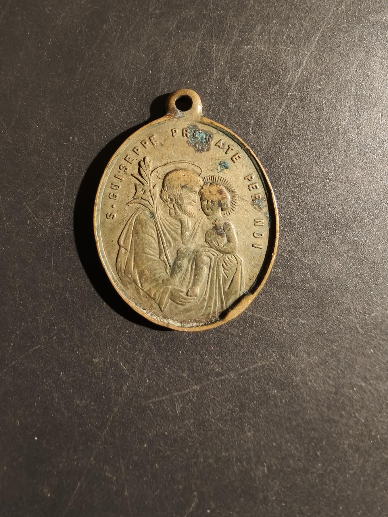 老王徽章第163期 13-15日三场连拍 16日统一发货  13、14日结束后可寄存 法国天主教会纪念章