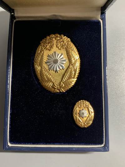 远东徽章小铺11月16日周日晚上9点结束 - 警视厅功劳章