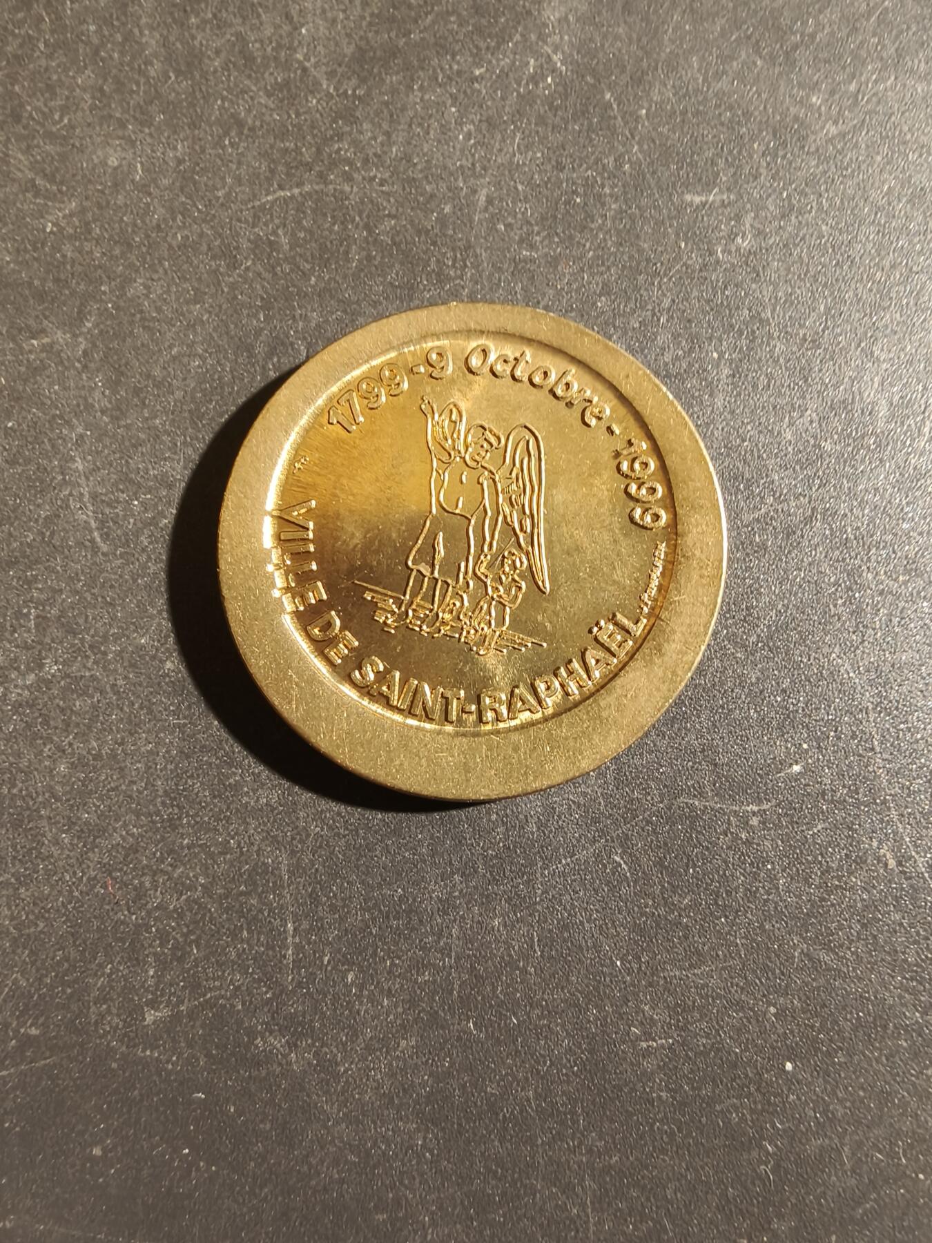 老王徽章第163期 13-15日三场连拍 16日统一发货  13、14日结束后可寄存 法国1999年圣拉斐尔集邮博览会纪念章    青年拿破仑头像     原盒     直径27mm.    重量9.1g