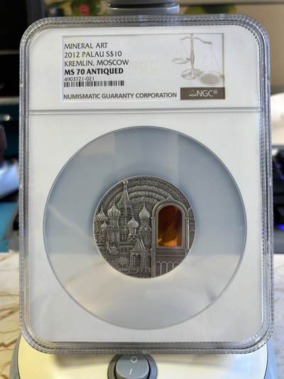 第181期拍卖 - 帕劳 2012年 琥珀屋第四组-克林姆林宫镶琥珀仿古银币 NGC-MS70带原证书，2盎司，999银，发行999枚