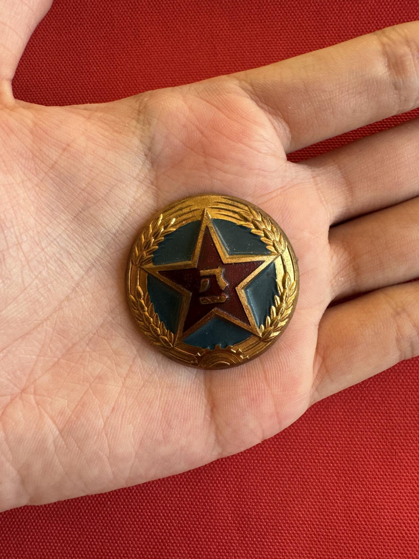 五哥徽章群   15号周六晚上八点4群联拍 帽徽