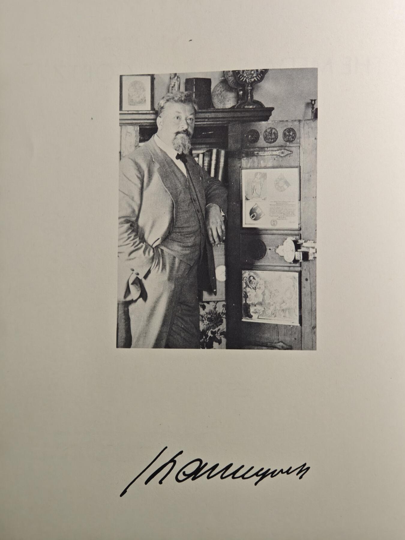 【德藏】世界币章拍卖第153期（拍品征集中~欢迎藏友联系） 97成新 绝版 1967年第一版 章牌大师卡尔歌茨-纪念章Kienast目录 作者亲笔签名版 超大开本 评级公司同款 全书约284页 布面镶嵌硬壳精装