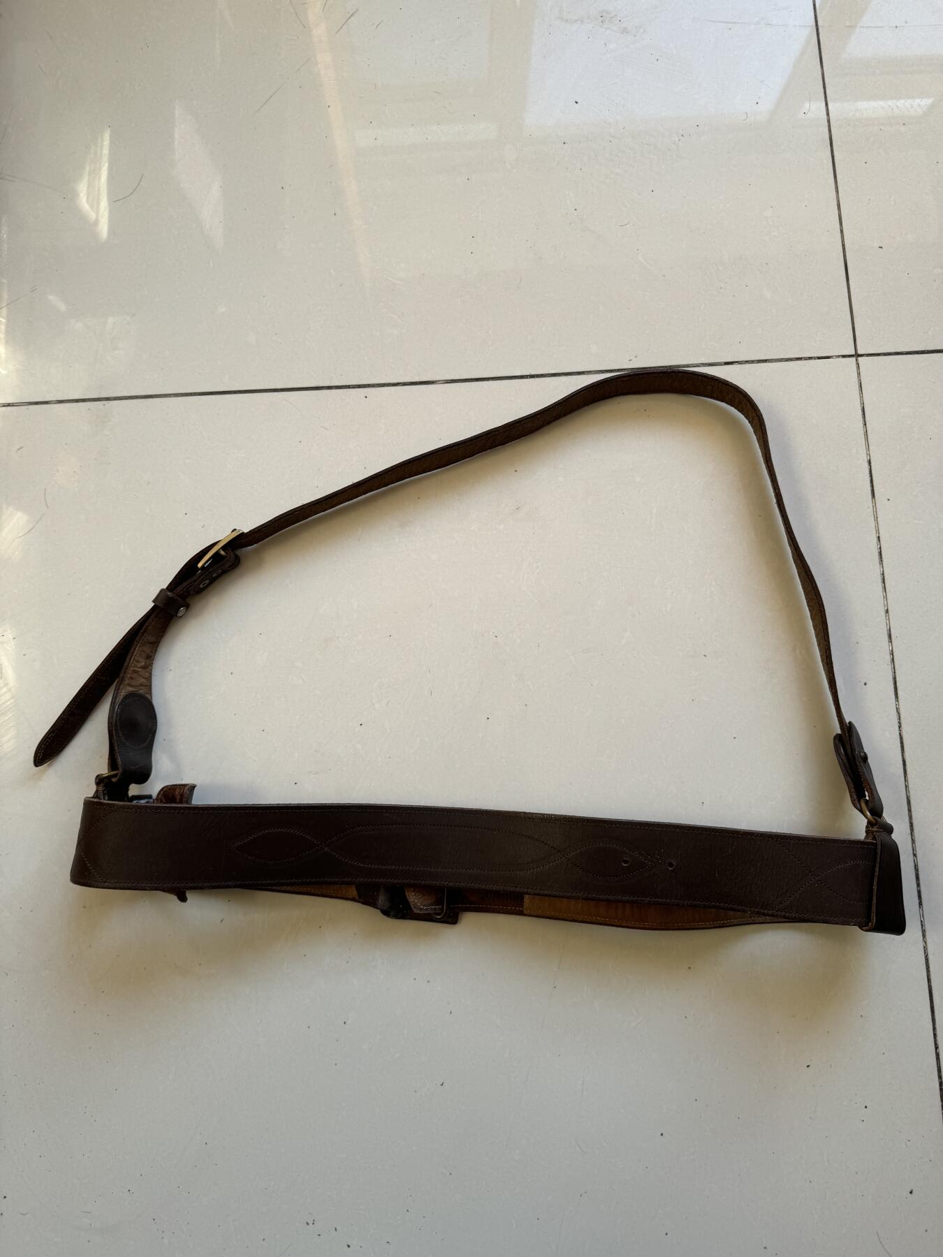 五哥徽章群   15号周六晚上八点4群联拍 腰带