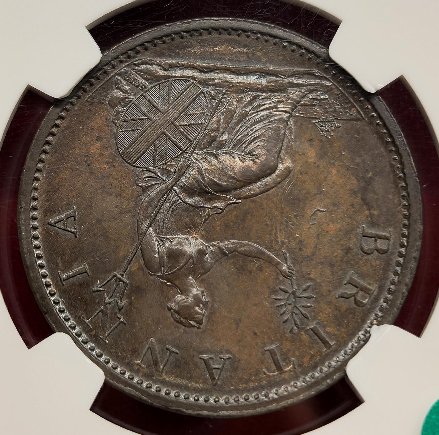 泉海漫舟·凡希社世界钱币微拍第三百十四期 1805英国乔三便士大铜NGC-MS65，220时光凝结而成的温润厚重，收藏级品质。SOHO运用最新改良的模具垫圈大规模铸造的铜币品种，这种新式垫圈大大提高了硬币的防伪性和耐磨性，代表了当时最高的铸币工艺。