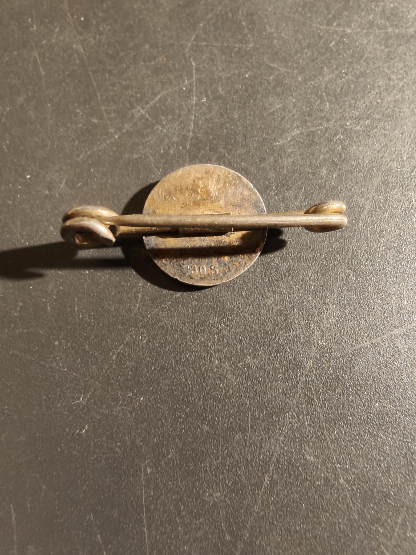 老王徽章第163期 13-15日三场连拍 16日统一发货  13、14日结束后可寄存 丹麦红十字会徽章    830银质珐琅     2.2g