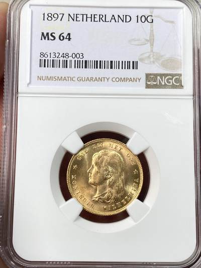 万国钱币拍卖第055期 - NGC MS64 1897年荷兰威廉明娜女王萝莉头10盾金币 少见版本 发行量不到50万枚 邮票光泽丝绸底板 6.45G 900金