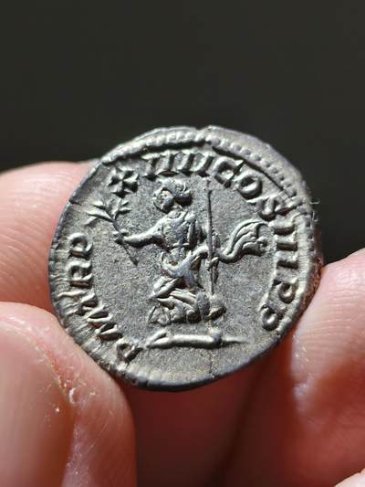 ms+极品！罗马帝国时期 卡拉卡拉（公元198-217年在位），银币第纳尔  正面：铭文“ANTONINVS PIVS AVG BRIT”安东尼努斯·虔敬的·奥古斯都·不列颠（征服者），卡拉卡拉戴月桂冠的头像朝右。 