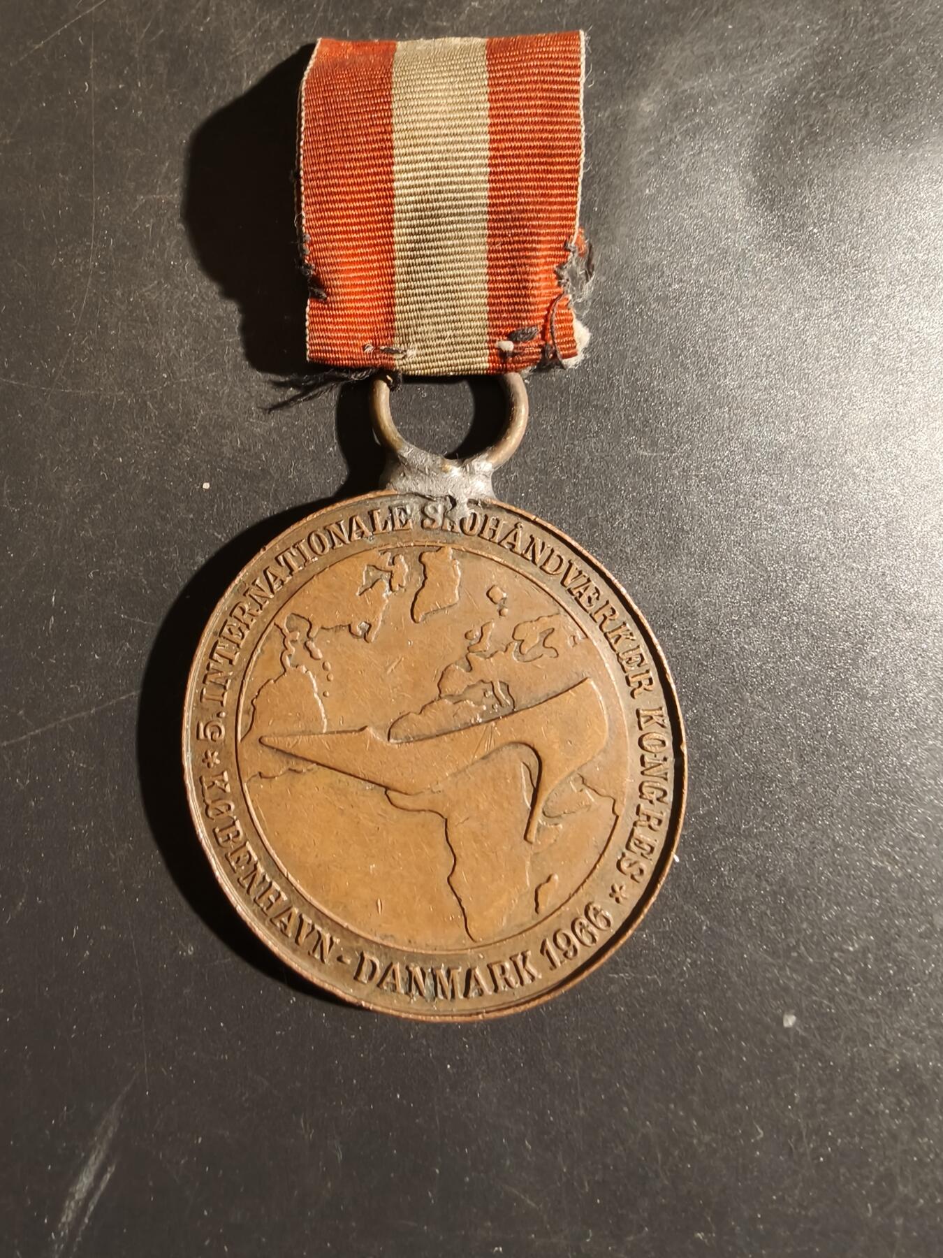 老王徽章第163期 13-15日三场连拍 16日统一发货  13、14日结束后可寄存 丹麦1966年第5届全国铁路工人大会纪念章