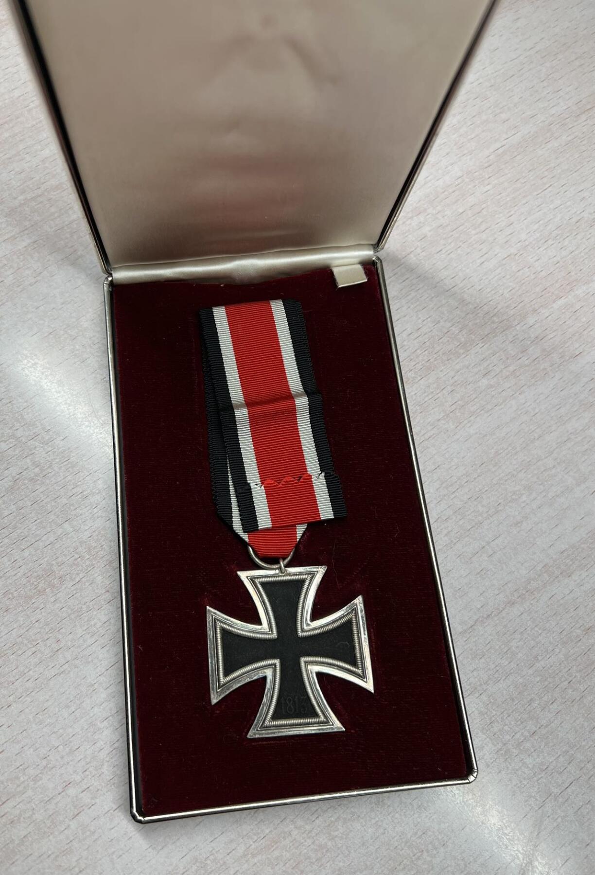 大猫徽章拍卖 第282期 珍爱和平 德三二铁 27厂 后配盒