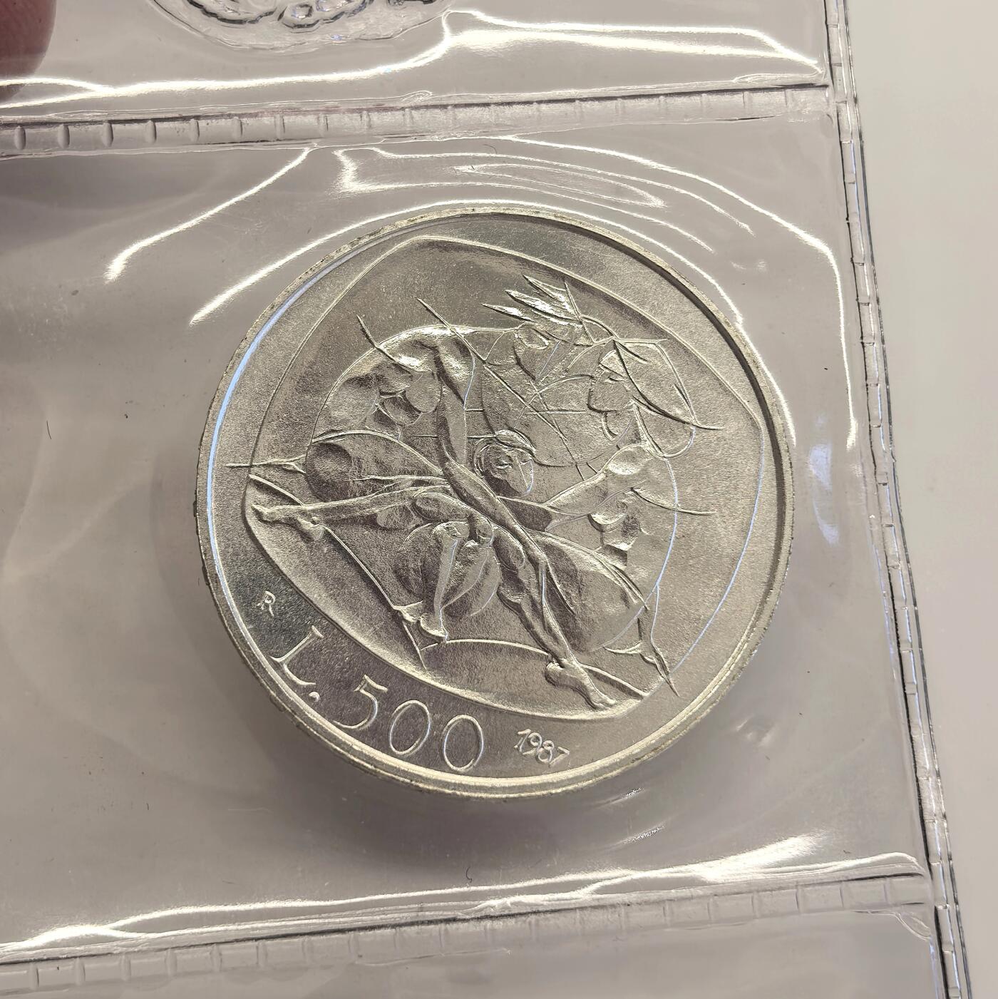 博洋堂世界钱币拍卖第146期（全场包邮） 意大利1987年500里拉纪念银币，官方卡币小钱包带油蜡纸说明书