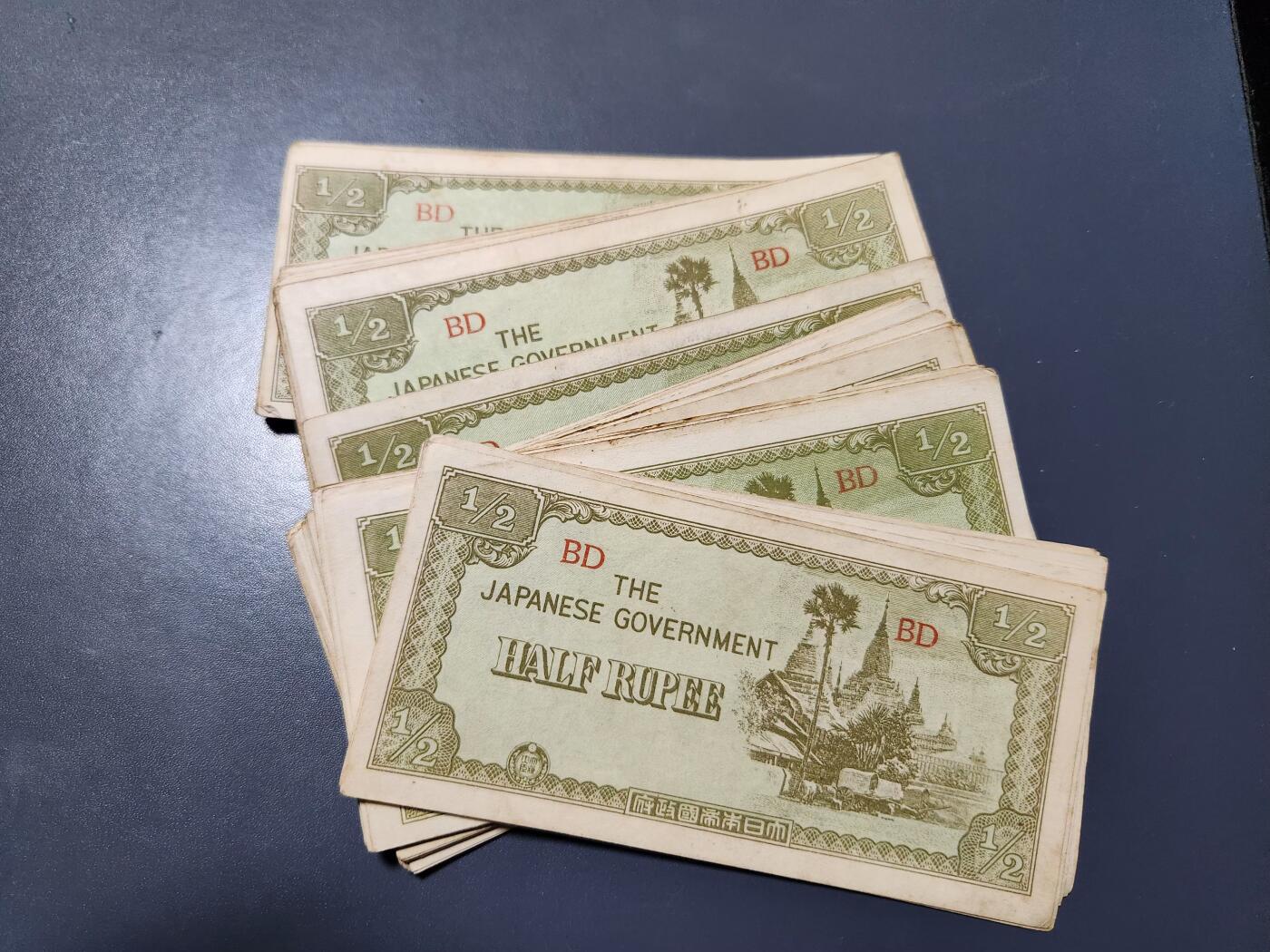 11月16号晚上8点 外国纸币自动截拍第60场 缅甸军票1/2卢比一刀100张