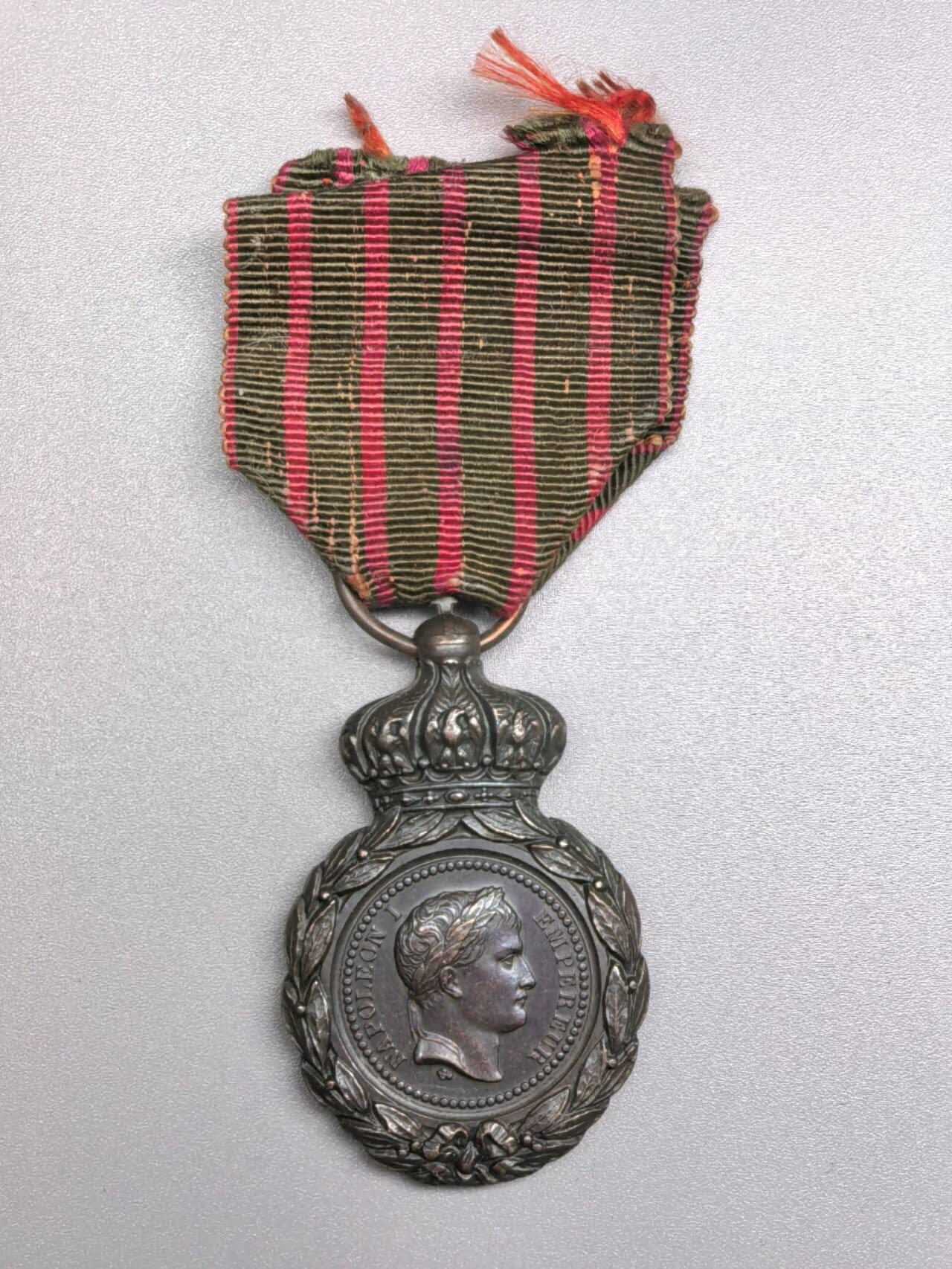 小驴勋章奖章收藏11月15日周六晚五点拍卖（珍爱和平，收藏战争，铭记历史，勿忘国耻，忠党爱国。有偿代拍，送拍规则在简介最后，参拍须阅读规则后再参拍，关系到运费包装发货时效真假辨别等关键信息，拍卖时不再发原图，看大图店主微信码在拍卖店铺介绍里） 法国圣赫勒拿奖章，铜质