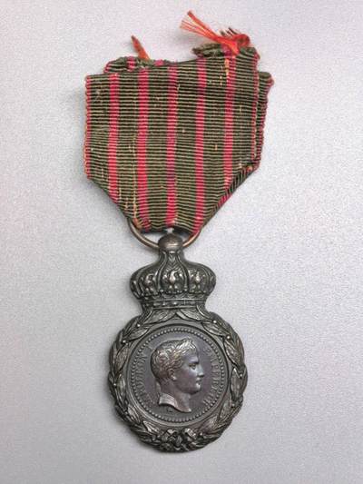 小驴勋章奖章收藏11月15日周六晚五点拍卖（珍爱和平，收藏战争，铭记历史，勿忘国耻，忠党爱国。有偿代拍，送拍规则在简介最后，参拍须阅读规则后再参拍，关系到运费包装发货时效真假辨别等关键信息，拍卖时不再发原图，看大图店主微信码在拍卖店铺介绍里） - 法国圣赫勒拿奖章，铜质