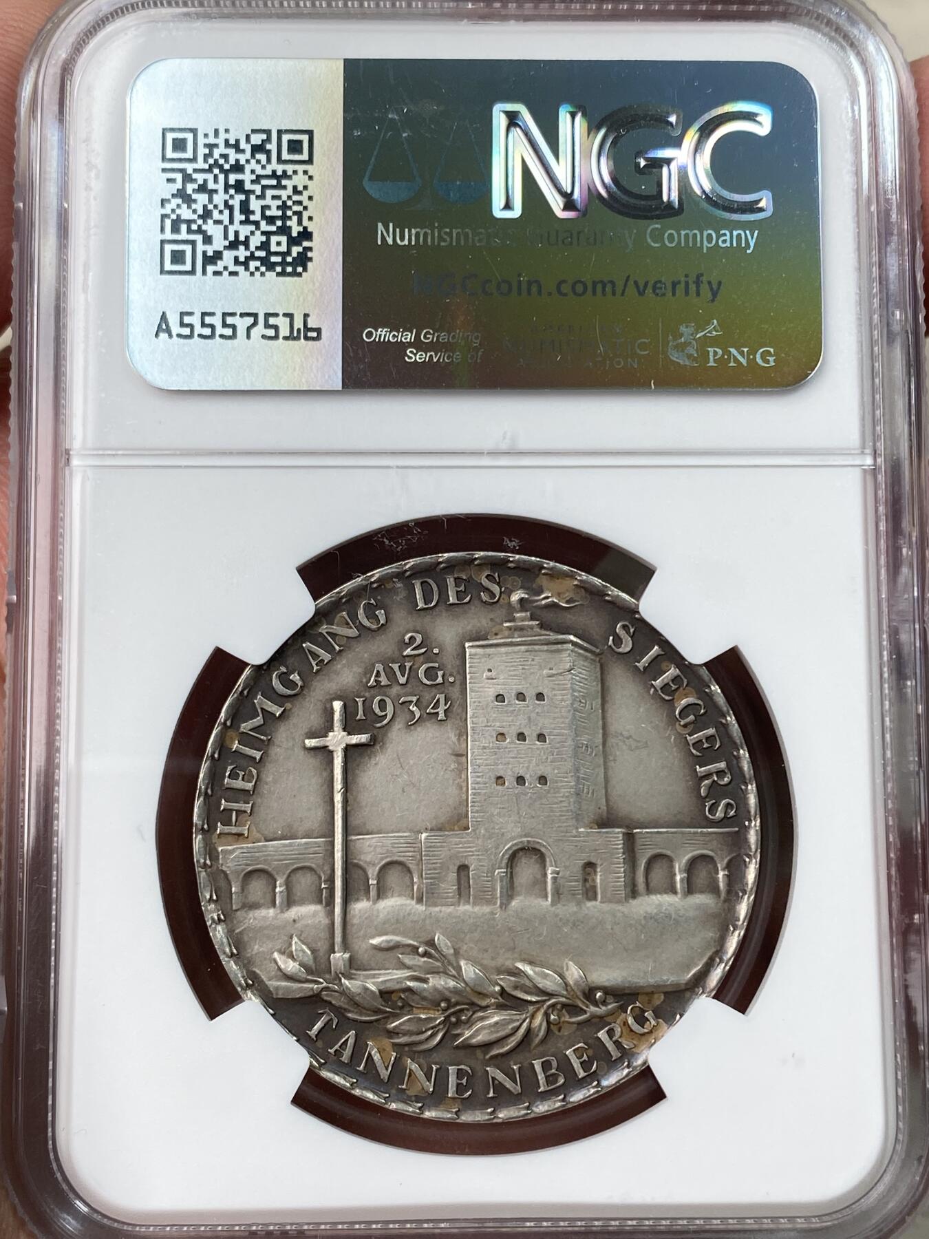 万国钱币拍卖第055期 NGC MS62 1934年德国帝国军神共和国总统兴登堡陨落葬于东普鲁士的坦能堡纪念银章 卡尔哥茨倾力设计 帝国军神的短暂安眠地 卫国战争后期红色帝国到来之前炸毁 只能从此章中对帝国伟大建筑一窥一二