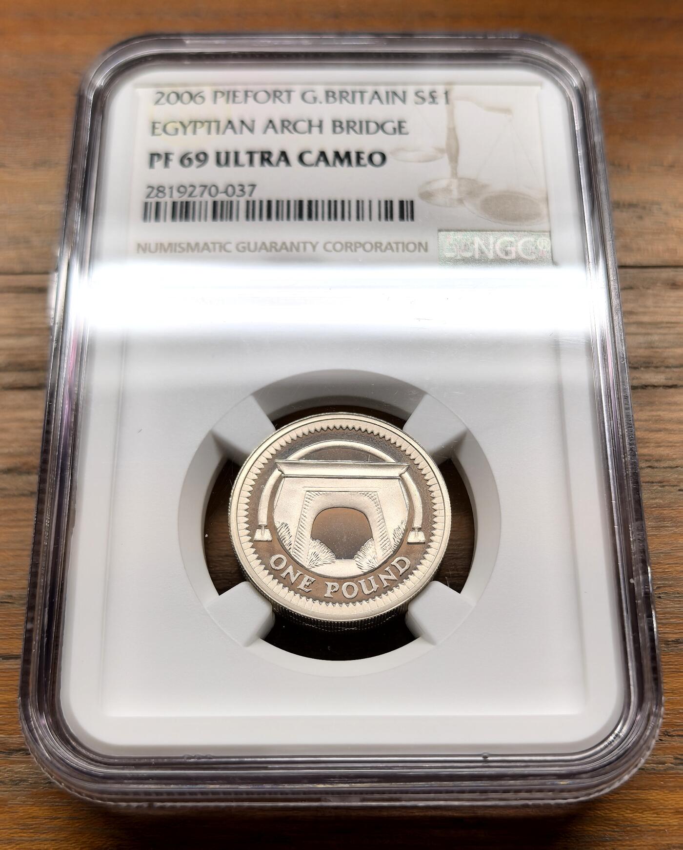 泉海漫舟·凡希社世界钱币微拍第三百十四期 2006英国埃及式拱桥1镑加厚银币NGC-PF69UC