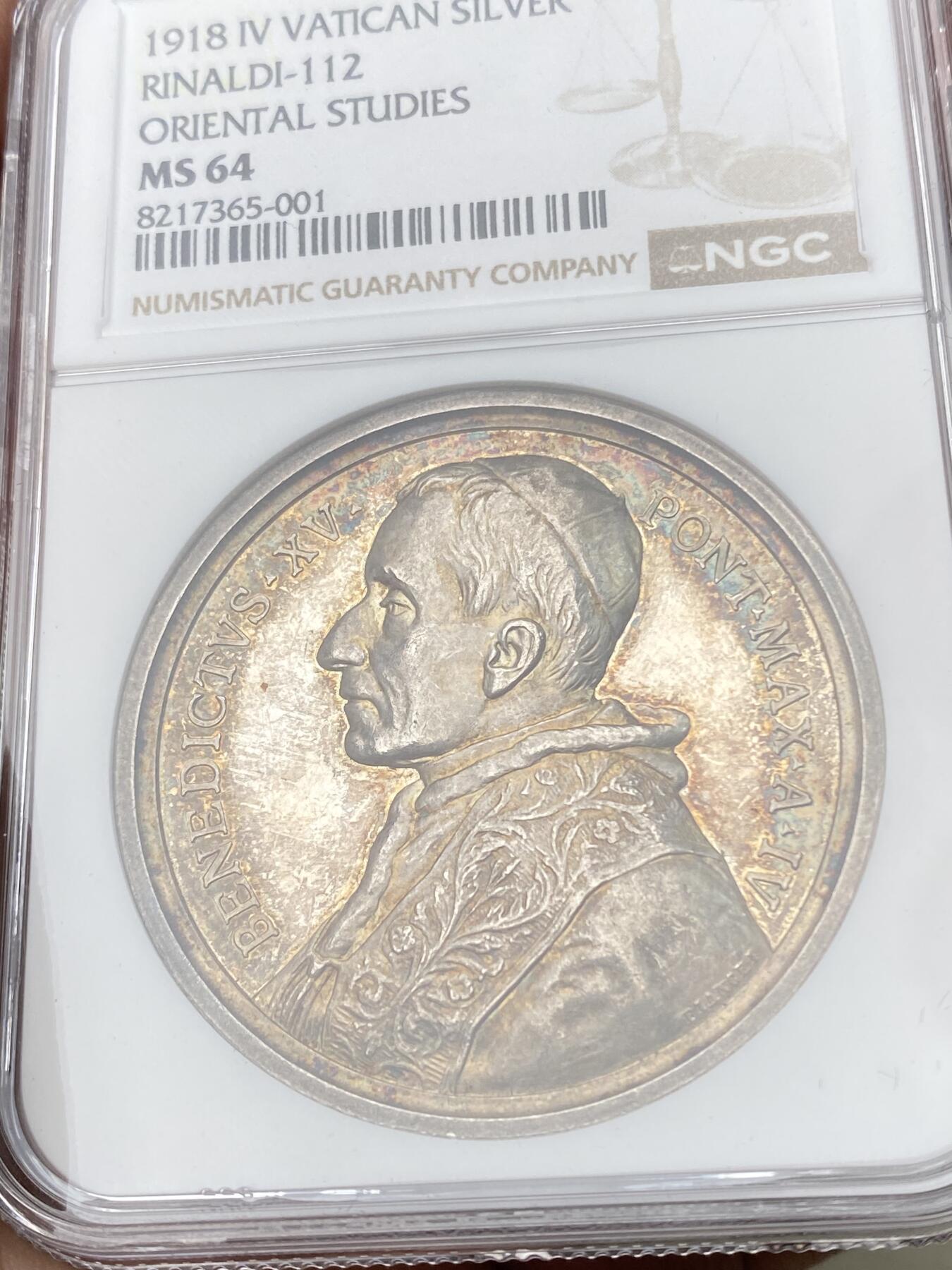 万国钱币拍卖第055期 NGC MS64 1918年梵蒂冈教皇国本笃十五世会见东方信徒纪念大银章 超高浮雕场景记录 淡彩虹彩包浆喷砂质感