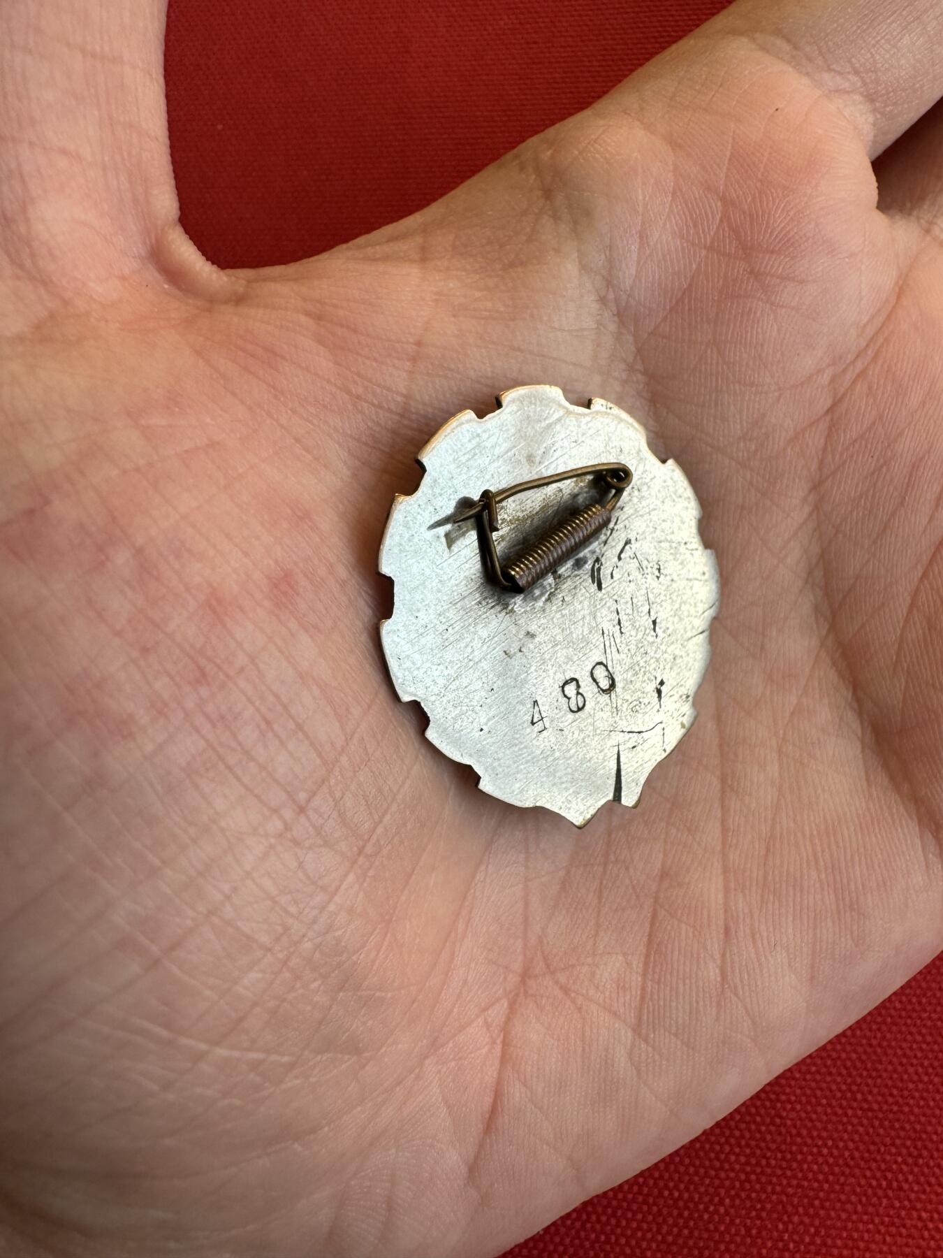 五哥徽章群   15号周六晚上八点4群联拍 铜章