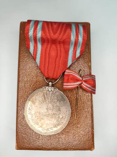 赤十字会员章 明治时期纯银纪念章 银质奖章带原盒 - 赤十字会员章 明治时期纯银纪念章 银质奖章带原盒