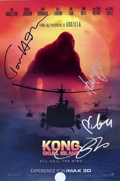 零元拍：《金刚：骷髅岛》IMAX 3D原版海报，“抖森”汤姆·希德勒斯顿、塞缪尔·杰克逊、布丽·拉尔森、景甜4人亲笔签名，尺寸A3。图七为装裱效果，拍品不含装裱。 - 零元拍：《金刚：骷髅岛》IMAX 3D原版海报，“抖森”汤姆·希德勒斯顿、塞缪尔·杰克逊、布丽·拉尔森、景甜4人亲笔签名，尺寸A3。图七为装裱效果，拍品不含装裱。