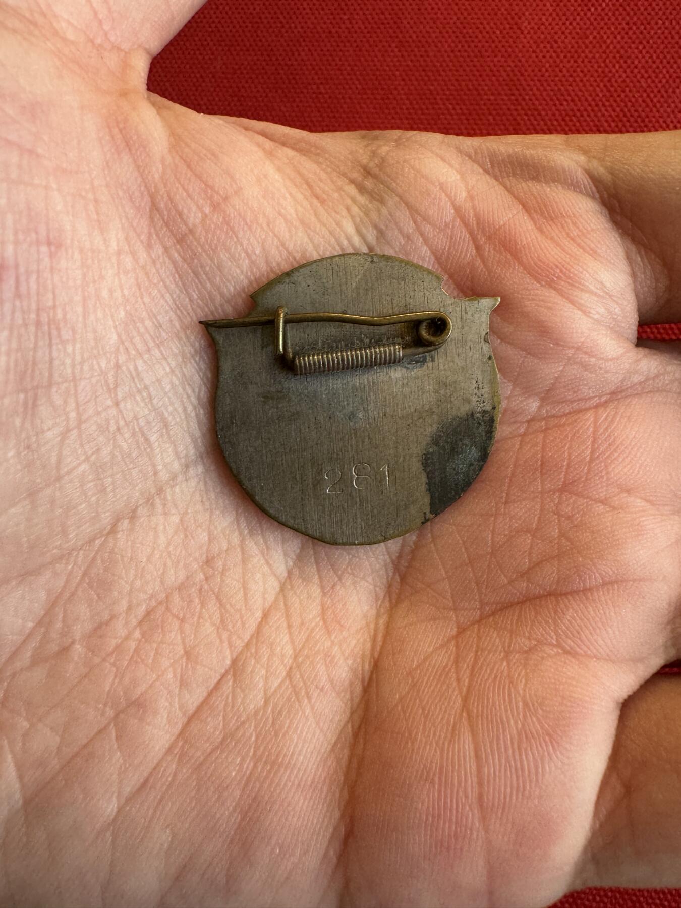 五哥徽章群   15号周六晚上八点4群联拍 铜章