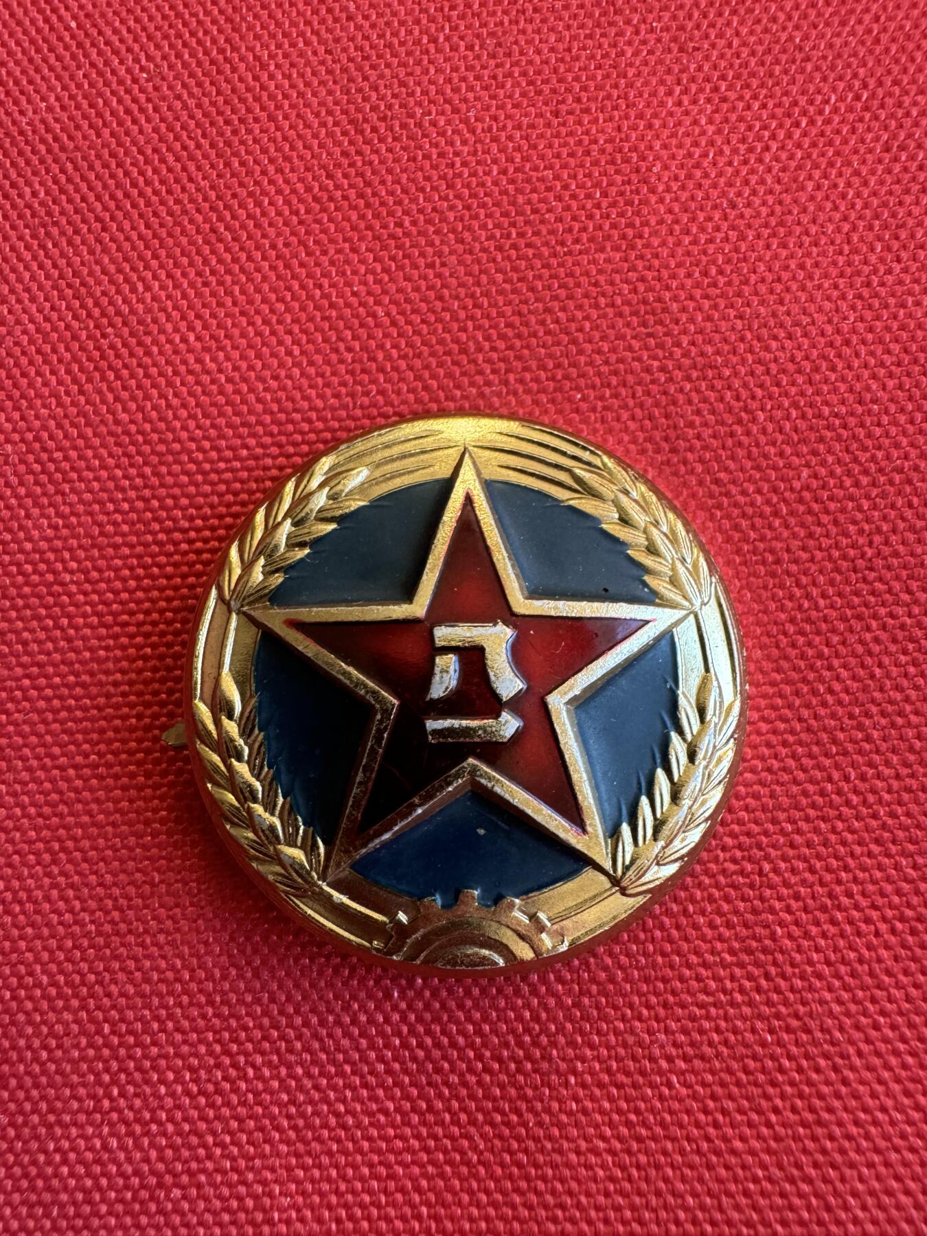 五哥徽章群   15号周六晚上八点4群联拍 帽徽