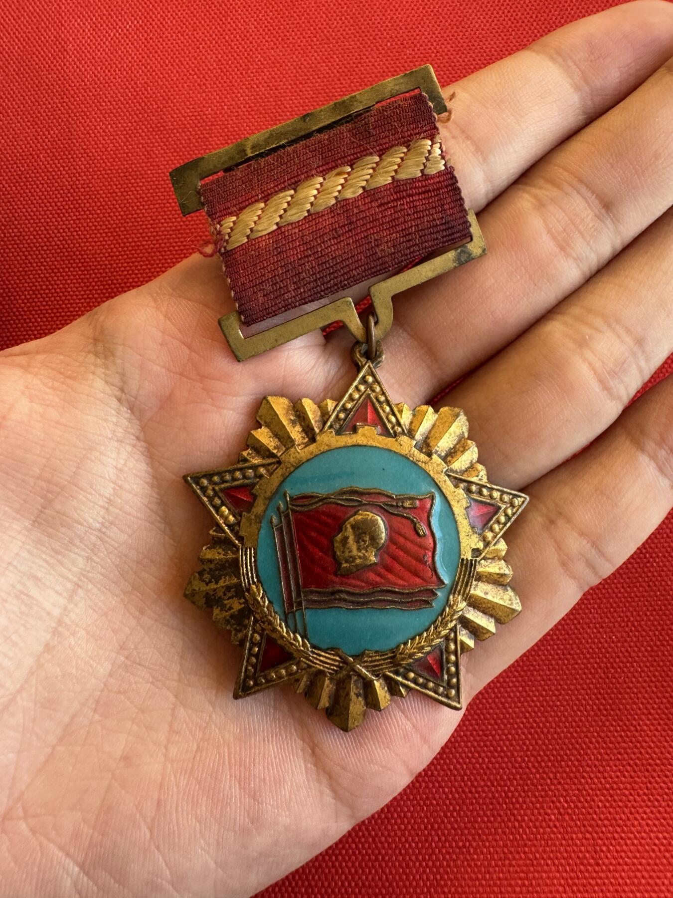 五哥徽章群   15号周六晚上八点4群联拍 铜章