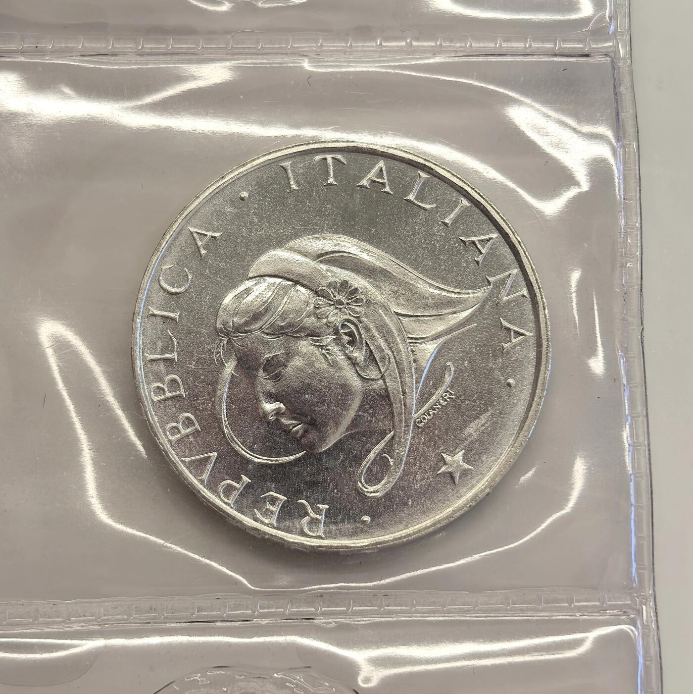 博洋堂世界钱币拍卖第146期（全场包邮） 意大利1987年500里拉纪念银币，官方卡币小钱包带油蜡纸说明书