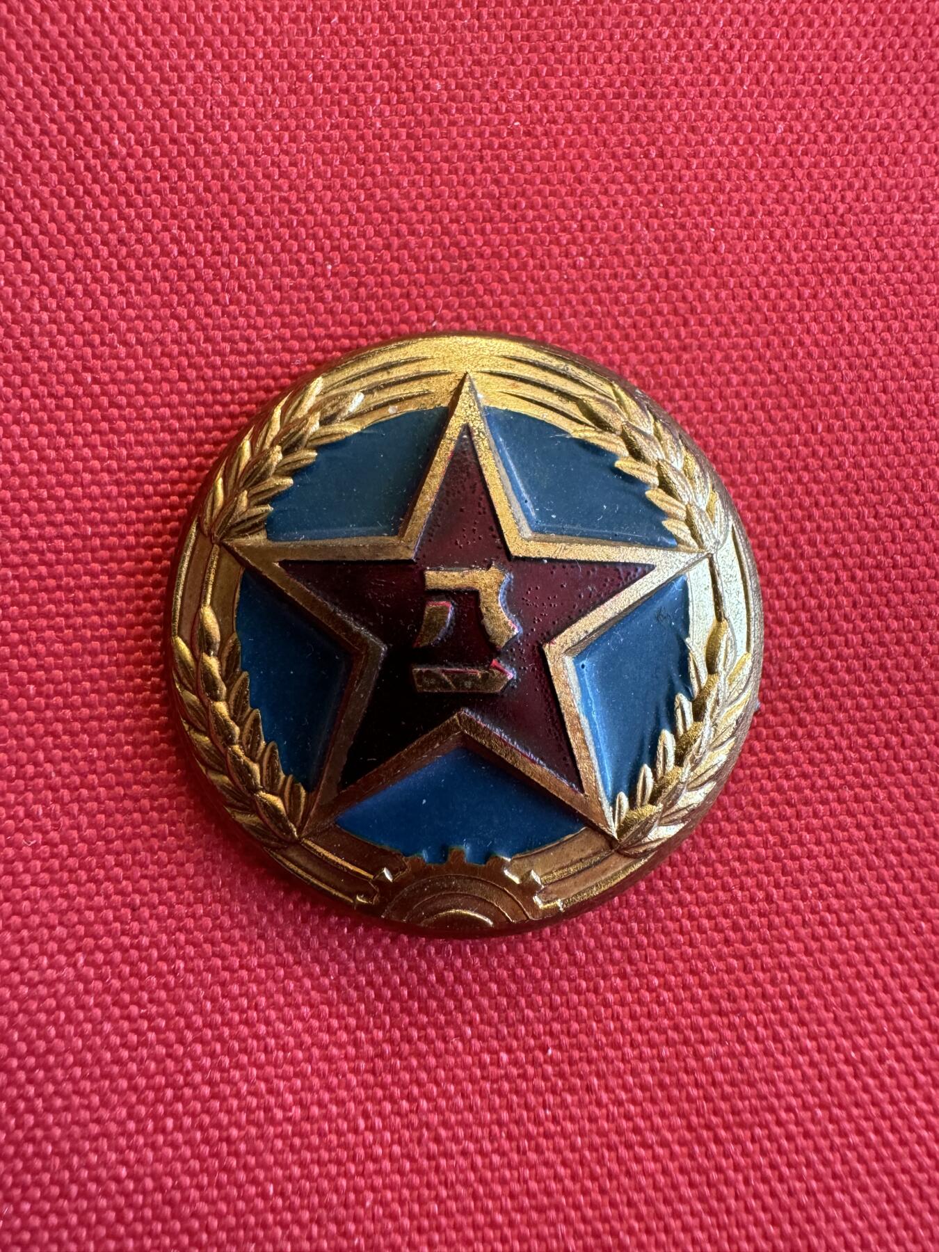 五哥徽章群   15号周六晚上八点4群联拍 帽徽