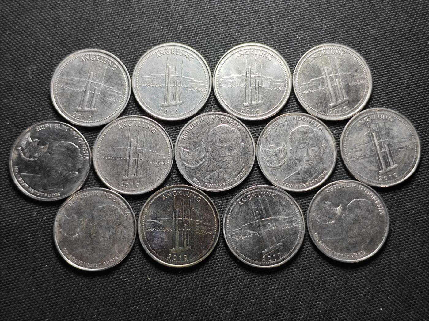 KK钱币收藏小铺  第370场  2月预留时间 周末发货  印度尼西亚1000卢比一组13枚