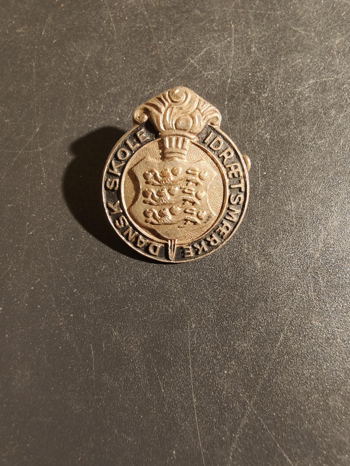 老王徽章第163期 13-15日三场连拍 16日统一发货  13、14日结束后可寄存