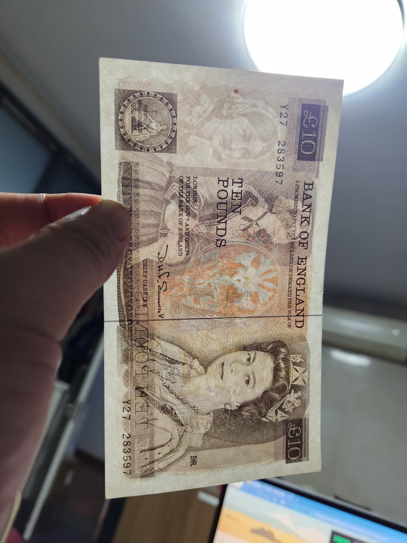 11月15号晚上8点 外国纸币自动截拍第58场 英国10镑美品有脏有折