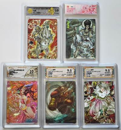 白泽拍卖卡牌手绘专场第28期（细雨生寒、寻梅闻香） - 2025 焱卡文化 豪杰传马超&春芳西游太明星君&一沓文化胡喜媚&卡萃洪福齐天孙悟空098/300，大圣偷桃071/300  粗闪 评分如图