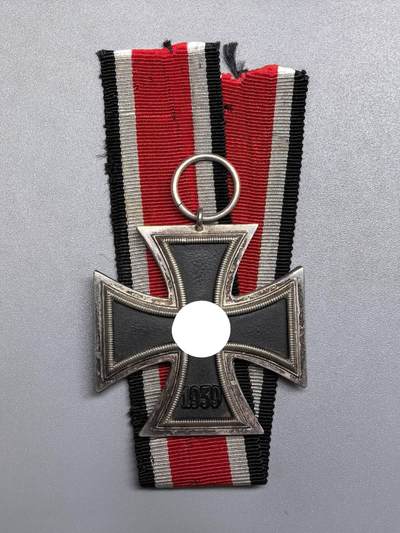 小驴勋章奖章收藏11月15日周六晚五点拍卖（珍爱和平，收藏战争，铭记历史，勿忘国耻，忠党爱国。有偿代拍，送拍规则在简介最后，参拍须阅读规则后再参拍，关系到运费包装发货时效真假辨别等关键信息，拍卖时不再发原图，看大图店主微信码在拍卖店铺介绍里） - d3EKII，铁质核心黑漆，早期版本，窄绶带