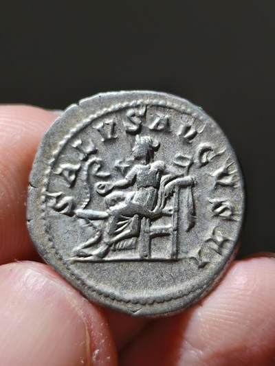 极美！马克西米努斯一世（公元235-238年）银币第纳里罗马打制，公元235-236年  正面：铭文“IMP MAXIMINVS PIVS AVG”（译为“最高统帅·马克西米努斯·虔敬者·奥古斯都”）；