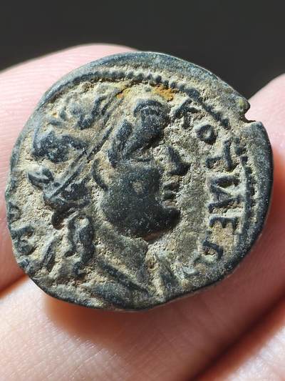 星盘世界钱币十一月二十二日古典币精品专场 - 少见且精美！ 阿波罗铜币 弗里吉亚的科蒂亚城在三世纪危机时期的自发行币 正面写有城名 背面宙斯坐像和执政官名称 整体钱币呈现希腊化再复兴风格 浮雕也复古化 