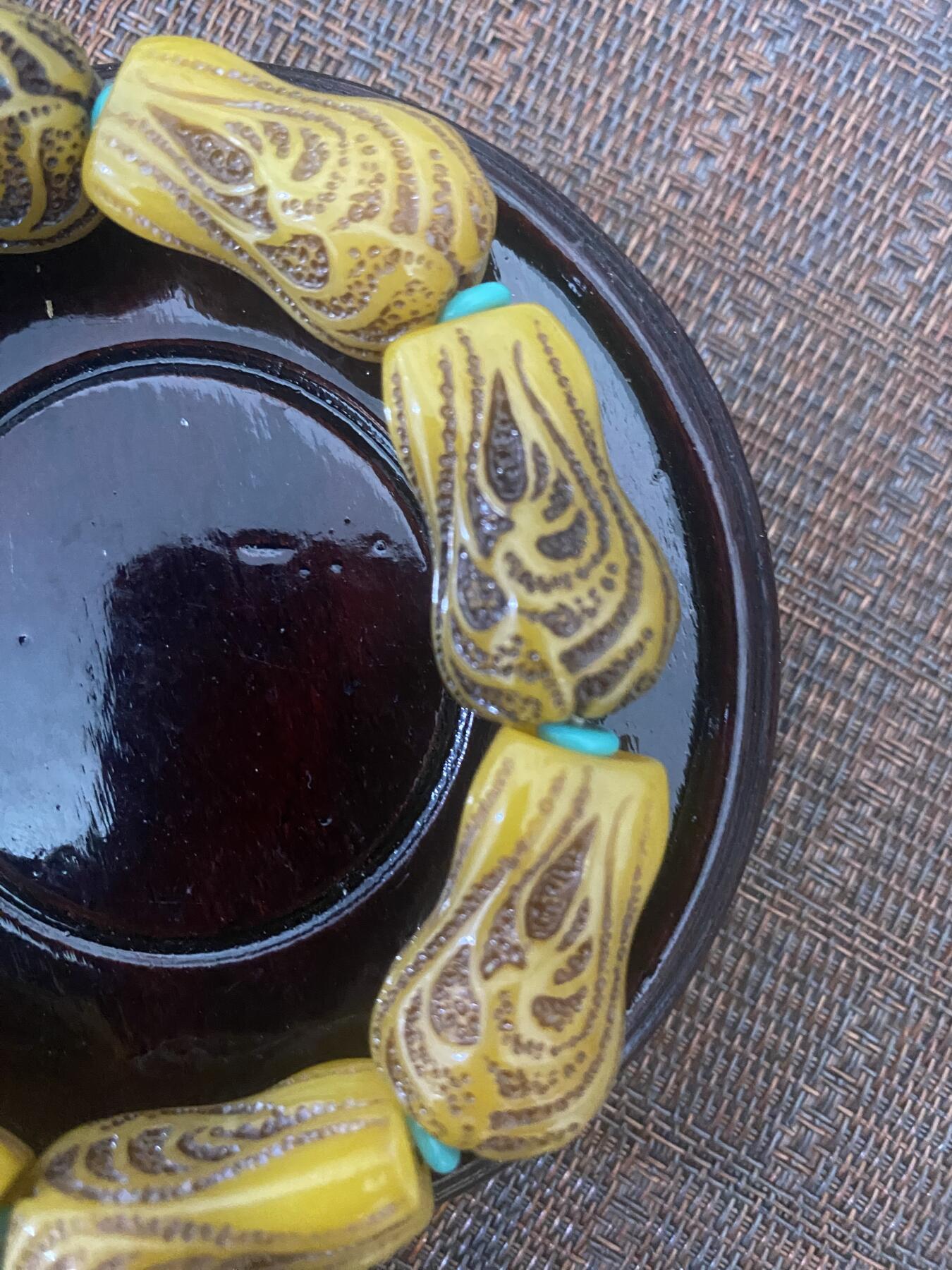 江南站杂件场 密腊白菜手串