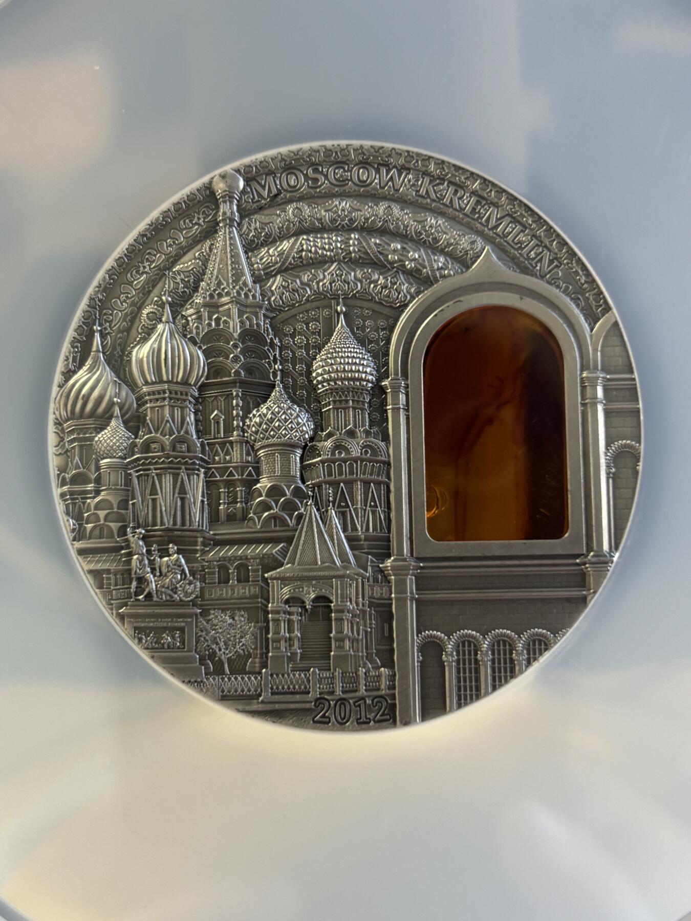 第182期拍卖 帕劳 2012年 琥珀屋第四组-克林姆林宫镶琥珀仿古银币 NGC-MS70带原证书，2盎司，999银，发行999枚