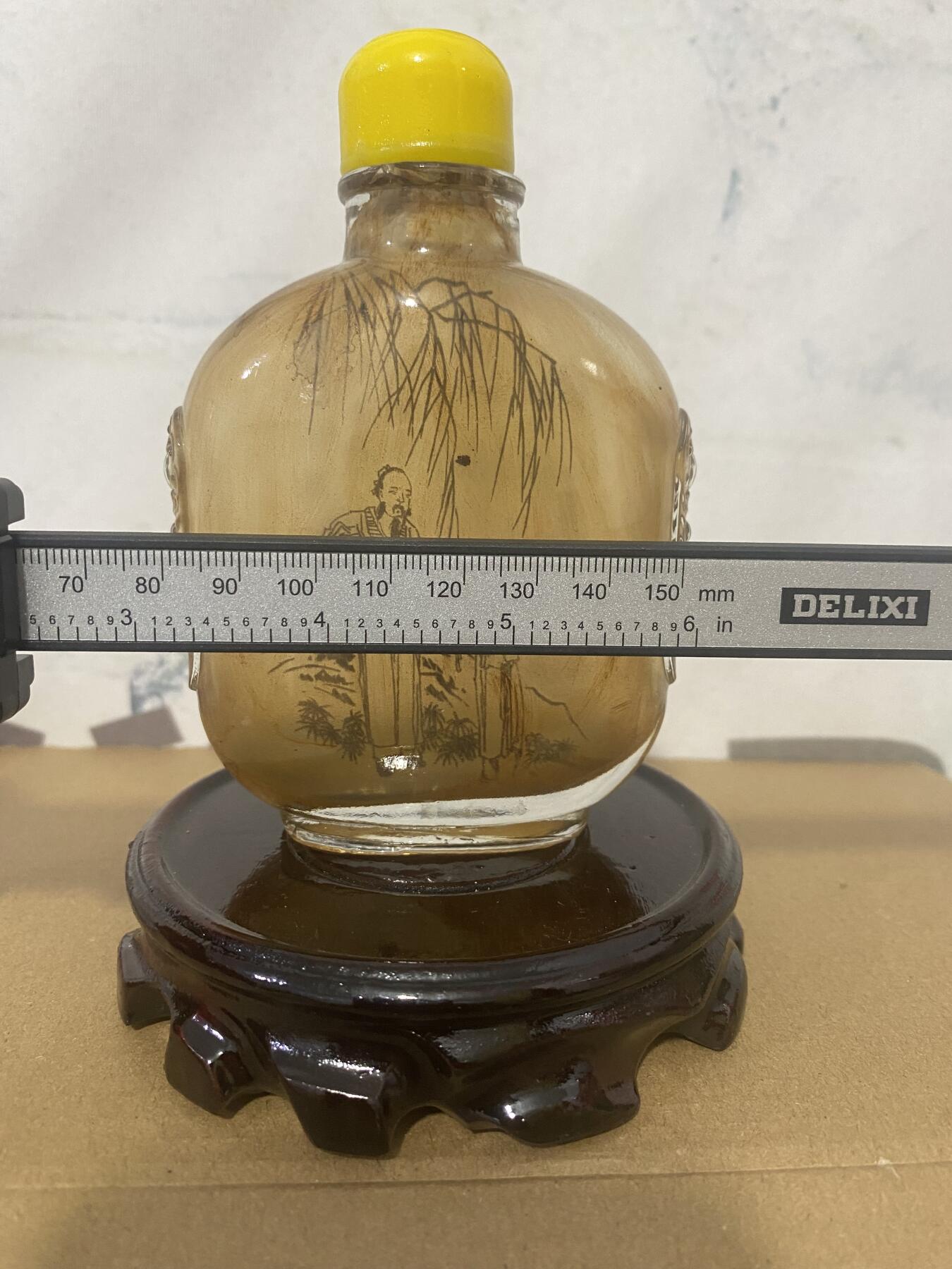 江南站杂件场 大号鼻烟壶