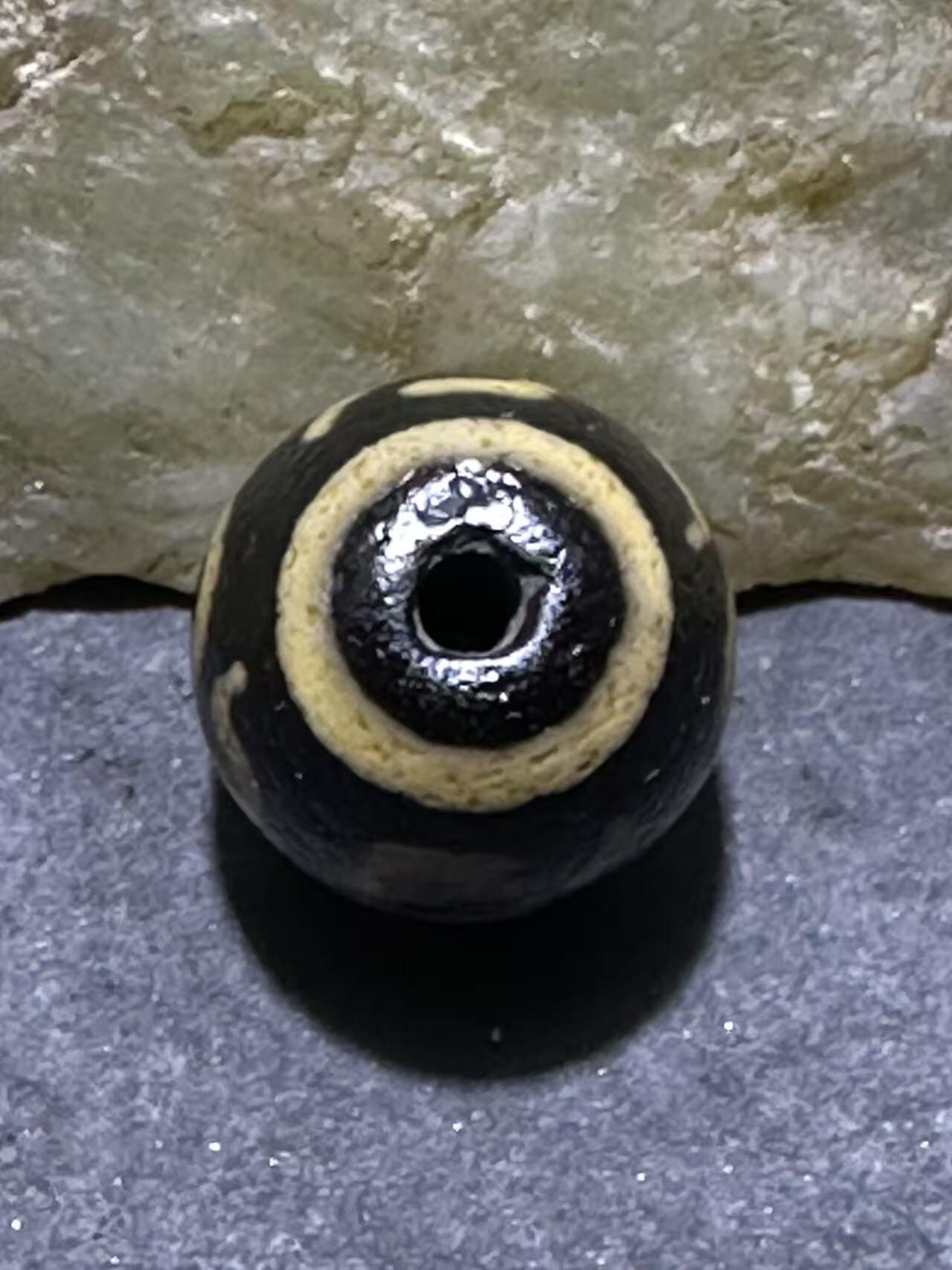 仅此一颗，精品藏传牙黄贵人玛瑙天珠一颗，。，