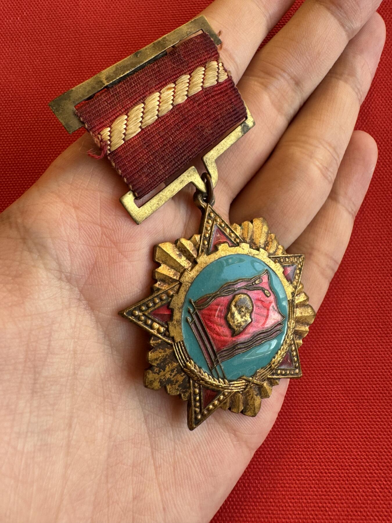 五哥徽章群   15号周六晚上八点4群联拍 铜章