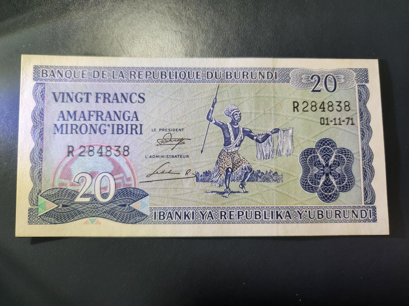 11月15号晚上8点 外国纸币自动截拍第58场 非洲布隆迪王国1971年20法郎 蓝色第一版 新品