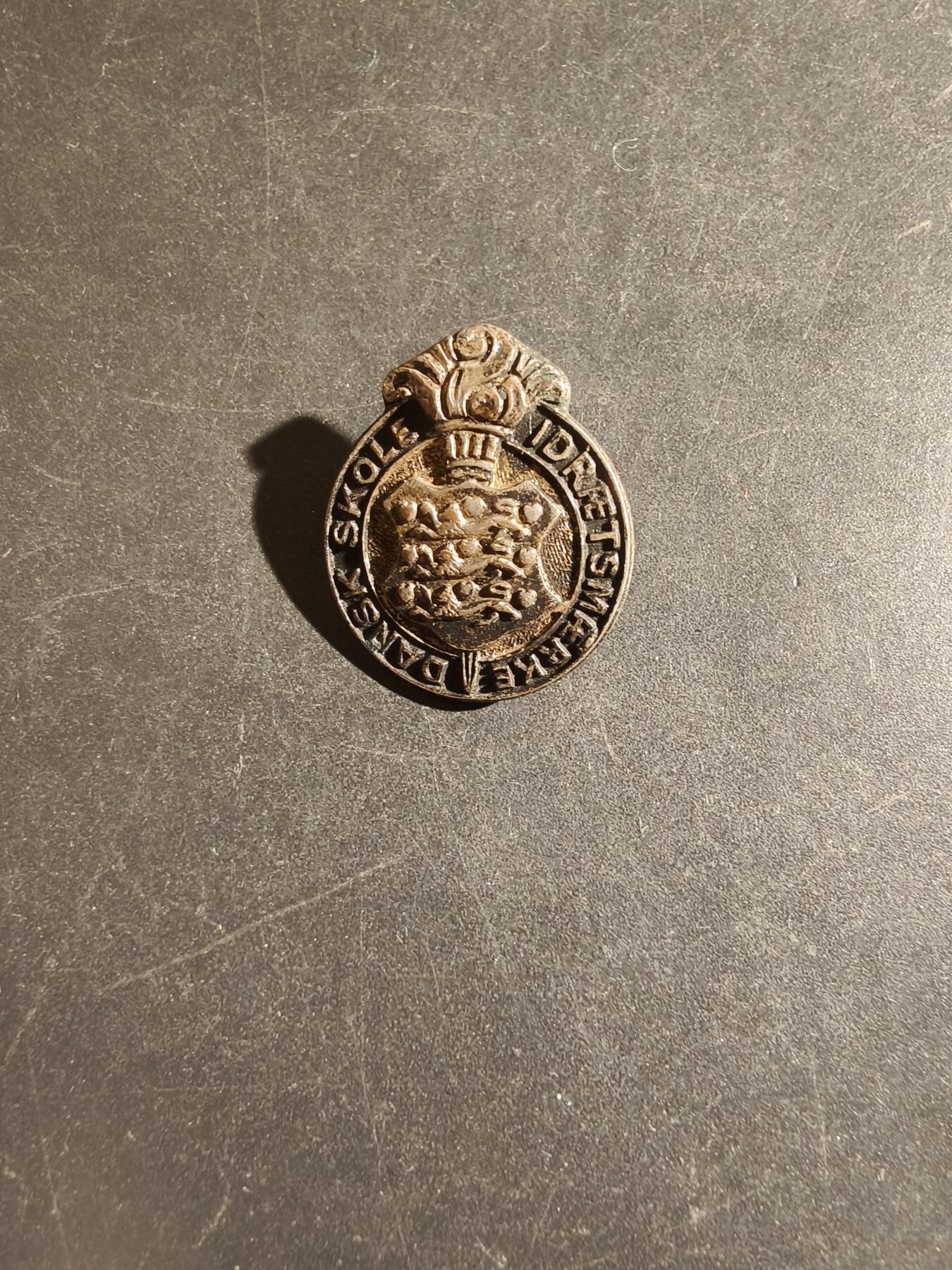 老王徽章第163期 13-15日三场连拍 16日统一发货  13、14日结束后可寄存